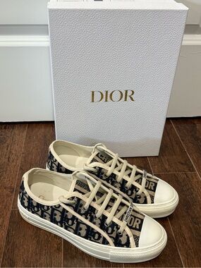 Walk'n'Dior Sneaker
Deep Blue Dior Oblique Embroidered Cotton